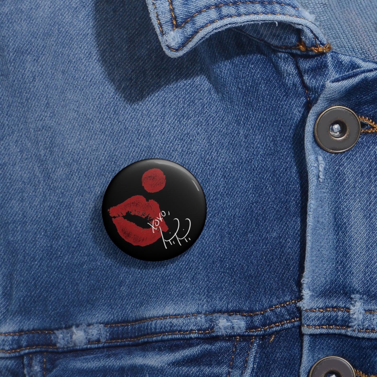 Clown Kiss Button (black)